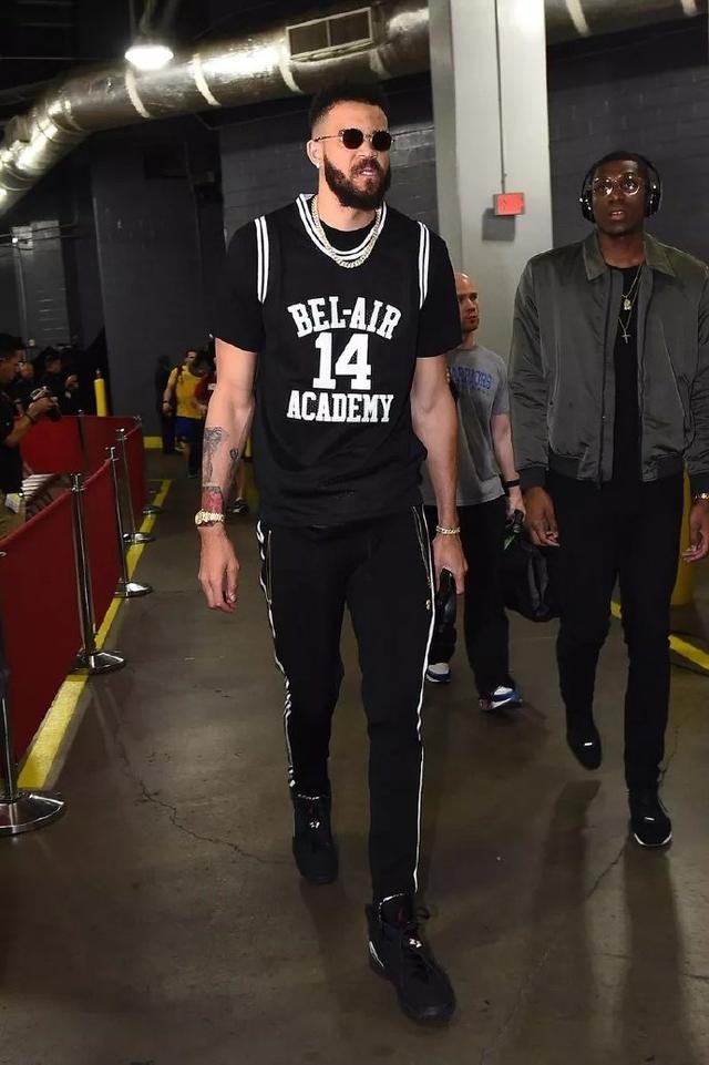 西甲半场：纳瓦罗、N.威廉姆斯建功，毕尔巴鄂2-0莱万特（西甲半场战报：毕尔巴鄂2-0领先莱万特，纳瓦罗与N.威廉姆斯破门）