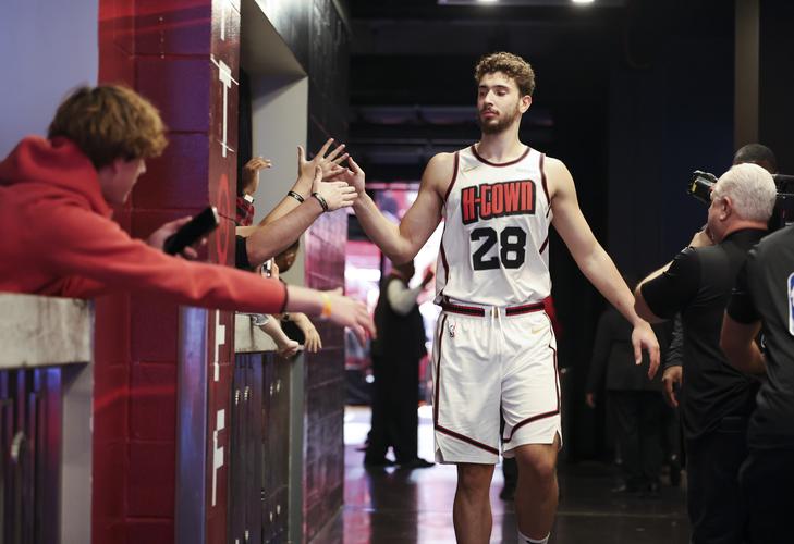 布伦森连场30+＆哈特两双，布伦森关键时刻取分带走比赛（布伦森连砍30+联手哈特两双，关键时刻接管比赛）