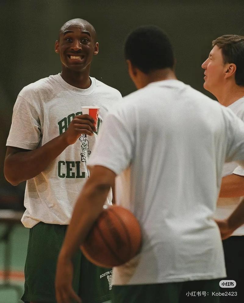 关键球打成后教练激动怒吼（关键球命中，主帅激动怒吼）