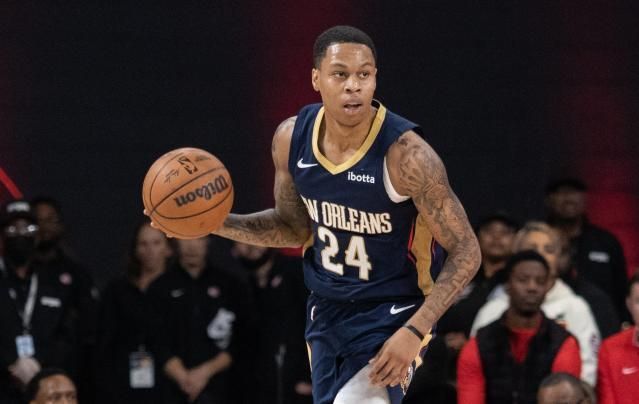 图片报：诺伊尔调整了训练流程，乌尔比希也激励着他继续（图片报：诺伊尔优化训练安排，乌尔比希也在激励他坚持前行）