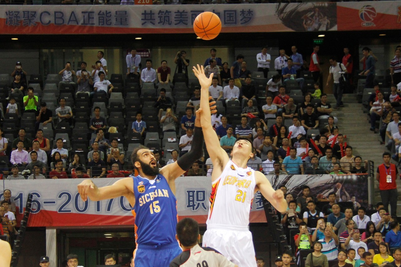 对手彻底被压着打（对手被全面压制）